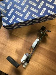 Clientant de Voiture Peugeot 305 Nouveau Modèle à El May