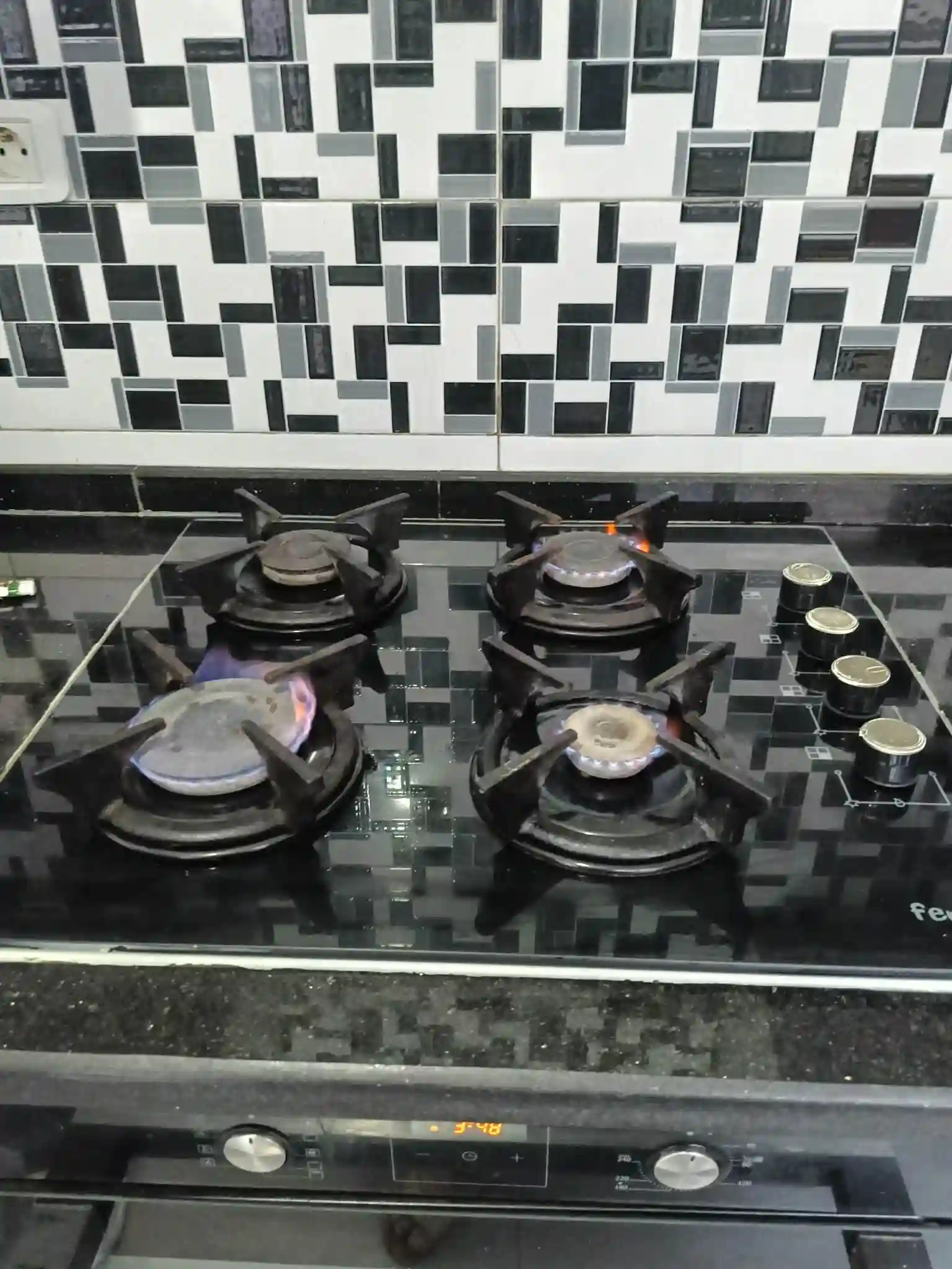 Plaque et Hotte Aspirante Ferré en Tres bon Etat à El Kram - Vue 2